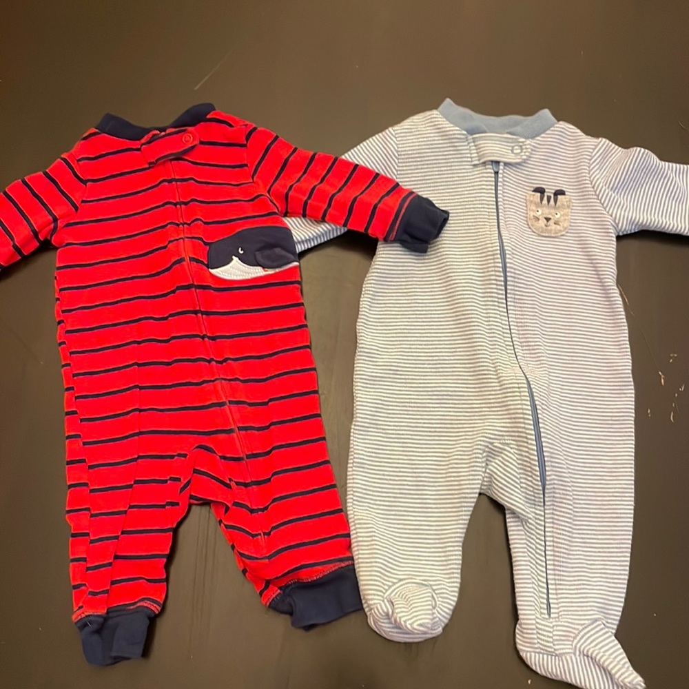 Lot of 2 Carter’s zip up onesies 3 months EUC